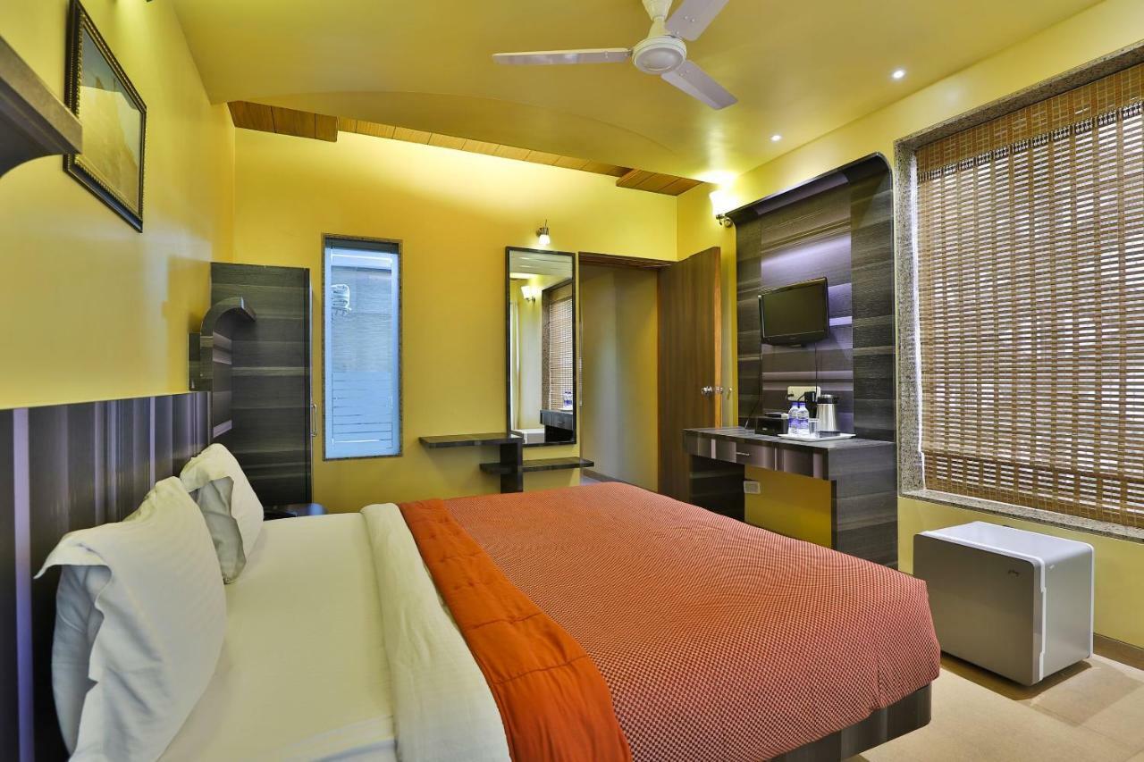 Palette - Hotel Ocean Inn Daman Exterior foto